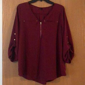 Maurice’s size large maroon top